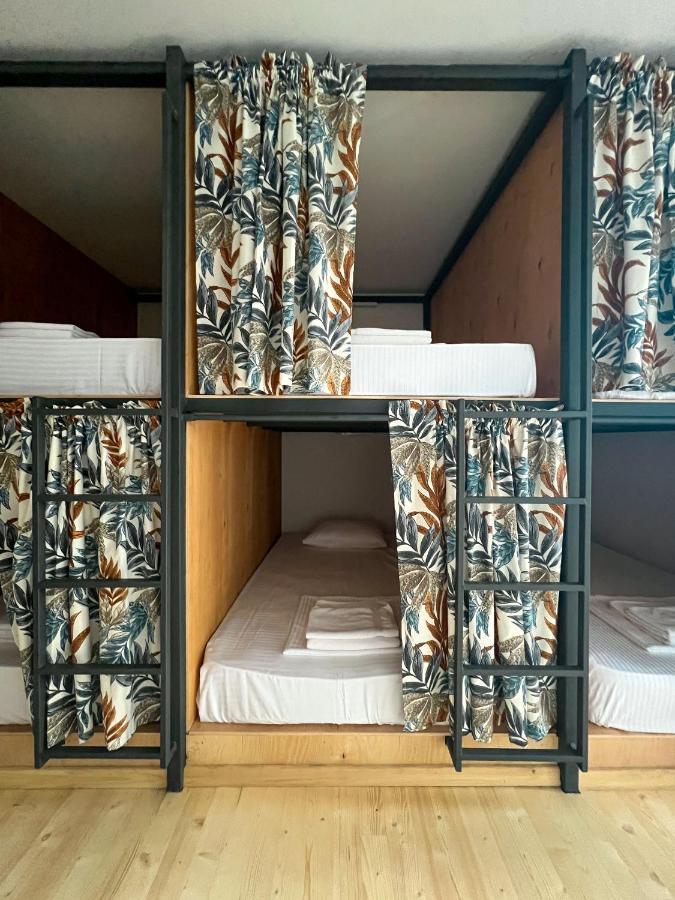 Black Tomato Hostel คูทายสิ ภายนอก รูปภาพ