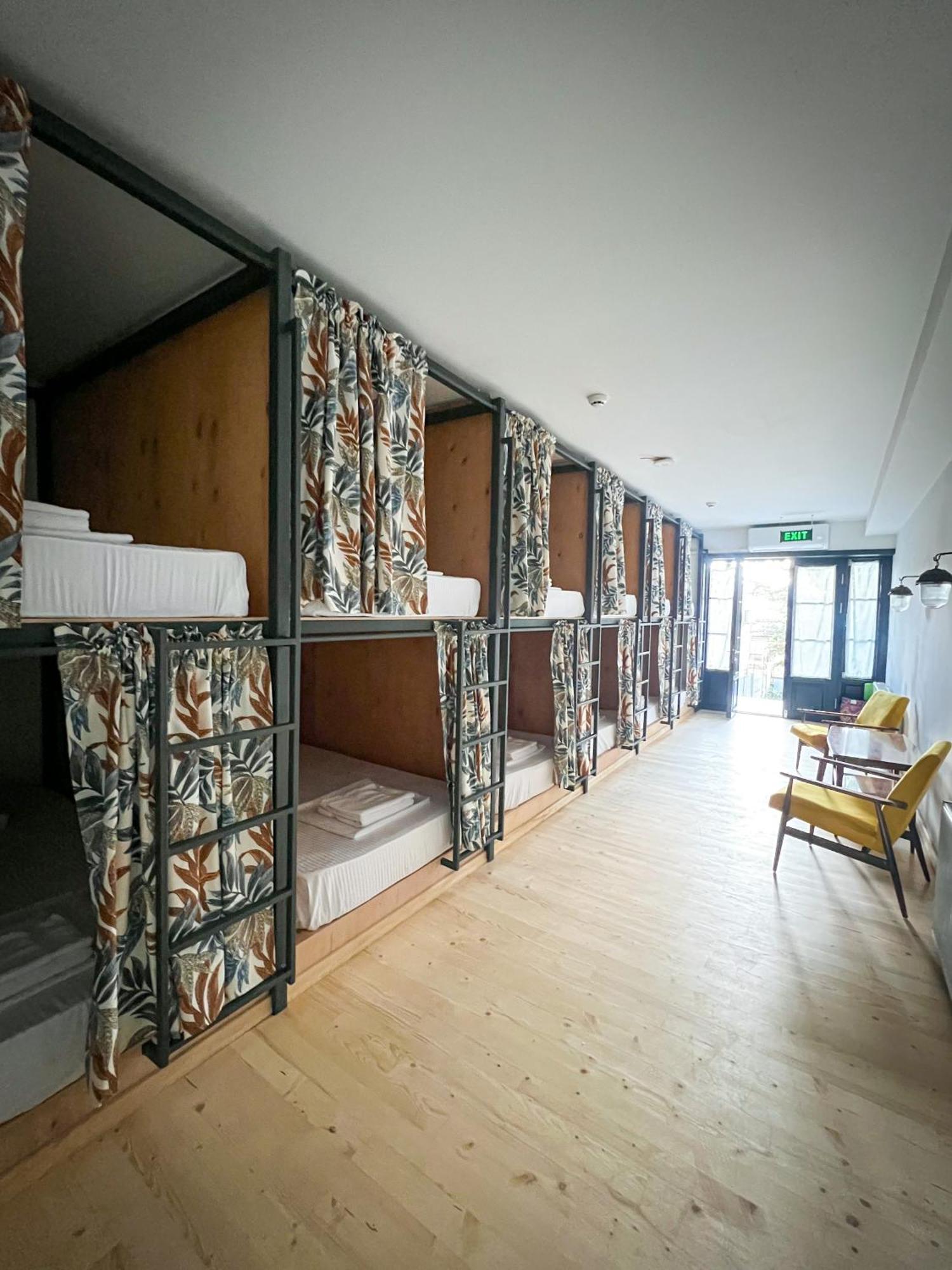 Black Tomato Hostel คูทายสิ ภายนอก รูปภาพ