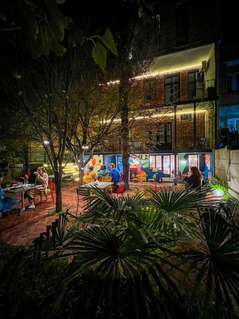 Black Tomato Hostel คูทายสิ ภายนอก รูปภาพ